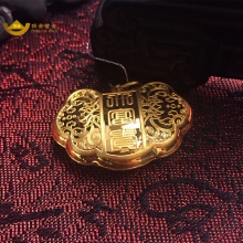 招金 富贵健康足金黄金锁包 Au999 9.8克重